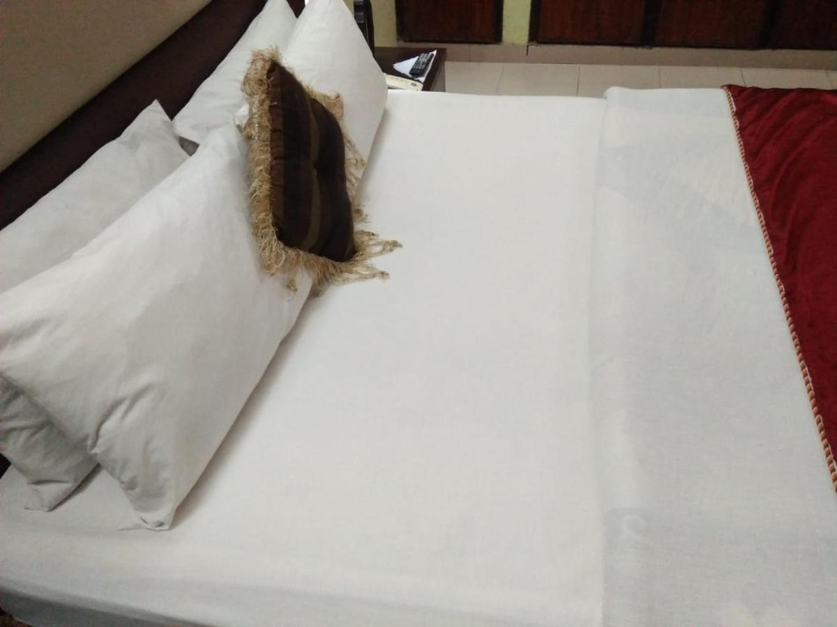 Tourist Inn Hotel Лахор Екстер'єр фото