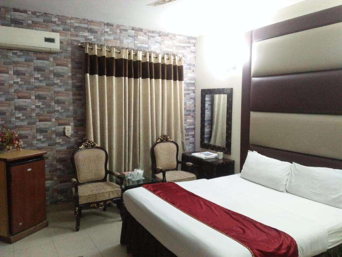 Tourist Inn Hotel Лахор Екстер'єр фото