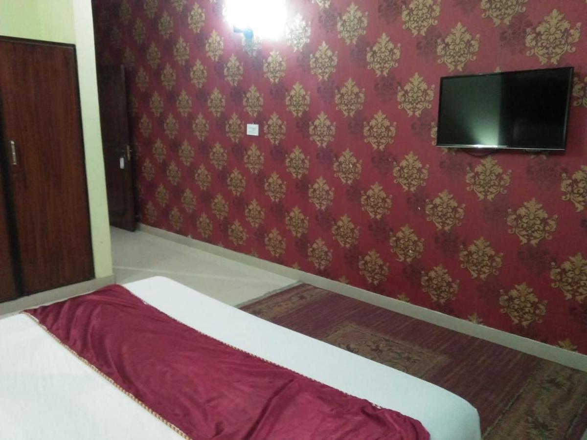 Tourist Inn Hotel Лахор Екстер'єр фото