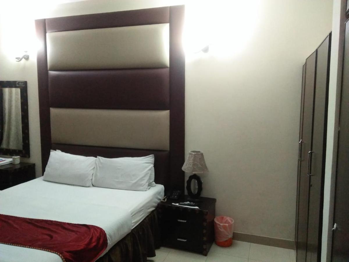 Tourist Inn Hotel Лахор Екстер'єр фото