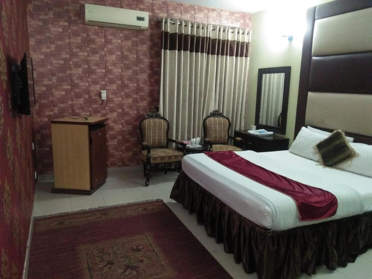 Tourist Inn Hotel Лахор Екстер'єр фото