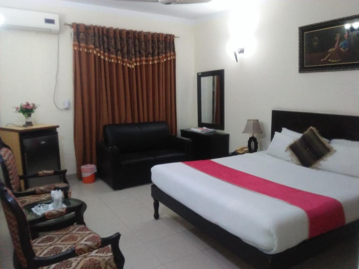 Tourist Inn Hotel Лахор Екстер'єр фото